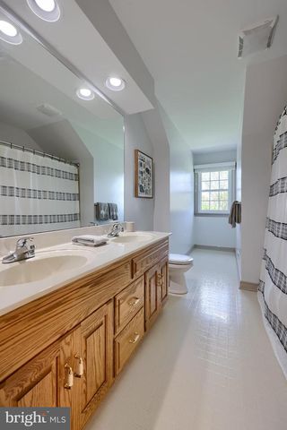 2124 QUAIL DR, Lancaster, PA 17601