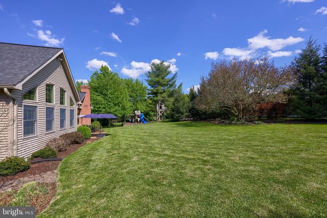 2124 QUAIL DR, Lancaster, PA 17601