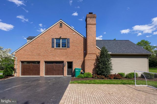 2124 QUAIL DR, Lancaster, PA 17601