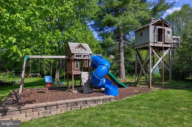 2124 QUAIL DR, Lancaster, PA 17601