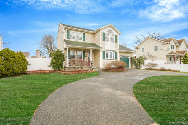 811 County Line Road, Amityville, NY 11701