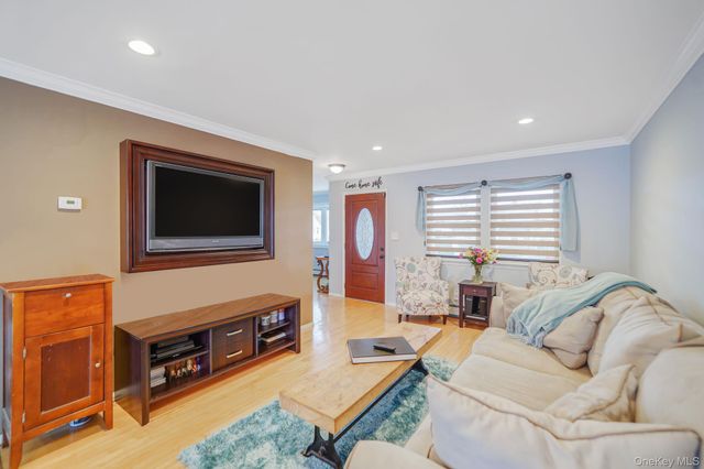 811 County Line Road, Amityville, NY 11701