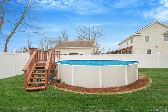 811 County Line Road, Amityville, NY 11701