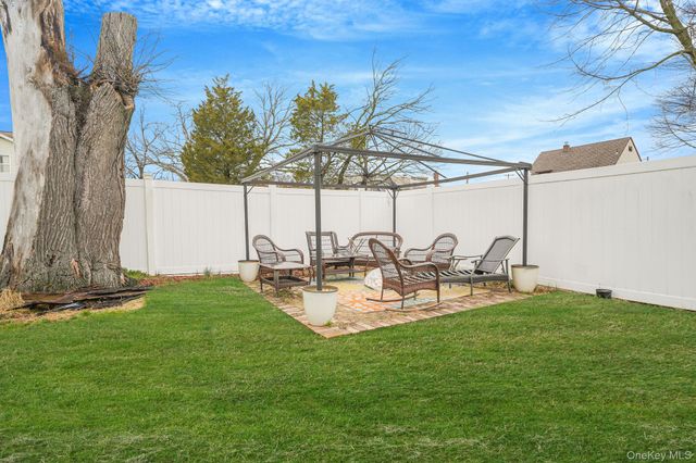 811 County Line Road, Amityville, NY 11701