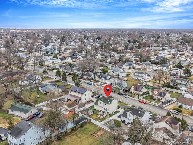 811 County Line Road, Amityville, NY 11701