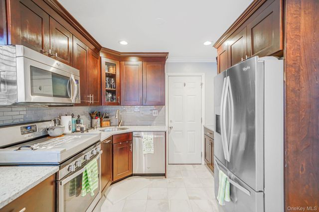 811 County Line Road, Amityville, NY 11701