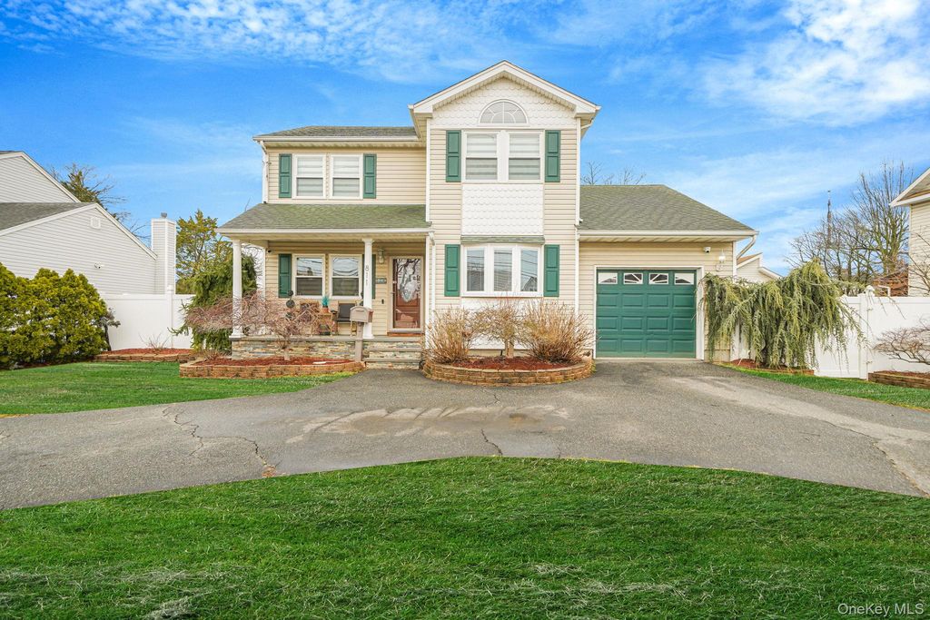 811 County Line Road, Amityville, NY 11701