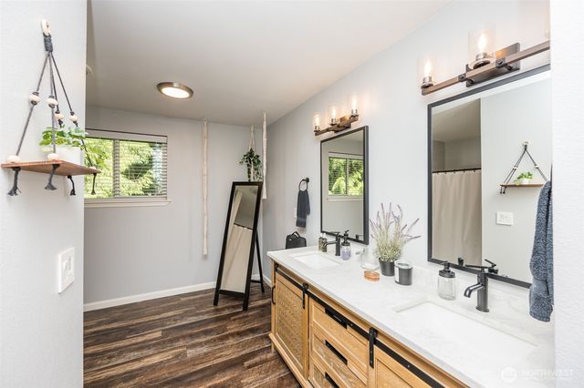 1864 21st Avenue SE, Olympia, WA 98501