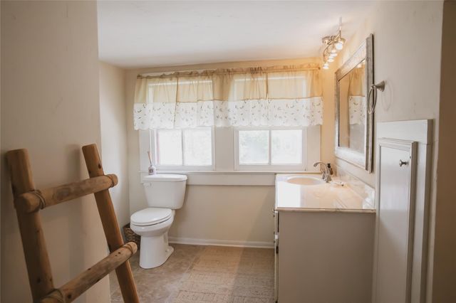 10753 Track Rd E, Cat Spring, TX 78933