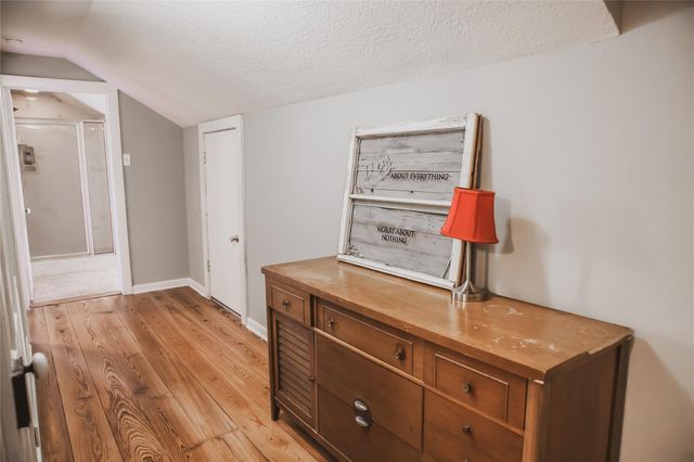 10753 Track Rd E, Cat Spring, TX 78933