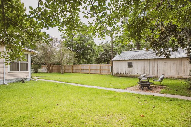 10753 Track Rd E, Cat Spring, TX 78933