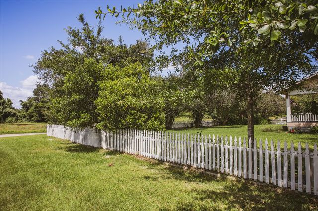 10753 Track Rd E, Cat Spring, TX 78933