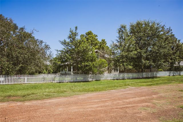 10753 Track Rd E, Cat Spring, TX 78933