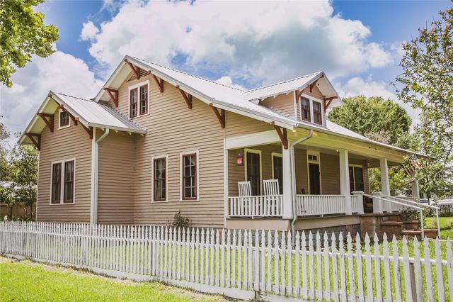 10753 Track Rd E, Cat Spring, TX 78933