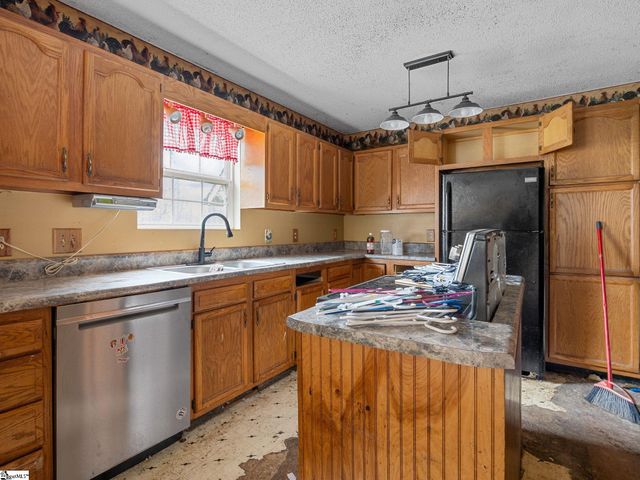 155 Ridings Road, Campobello, SC 29322