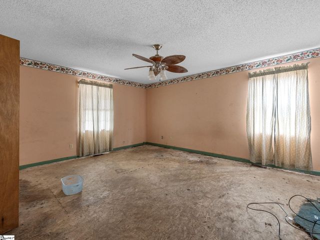 155 Ridings Road, Campobello, SC 29322