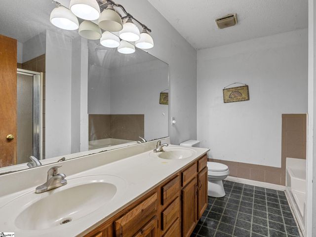 155 Ridings Road, Campobello, SC 29322