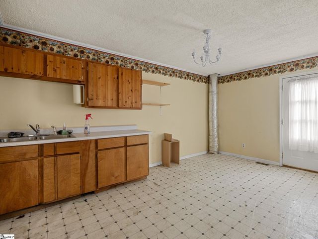 155 Ridings Road, Campobello, SC 29322