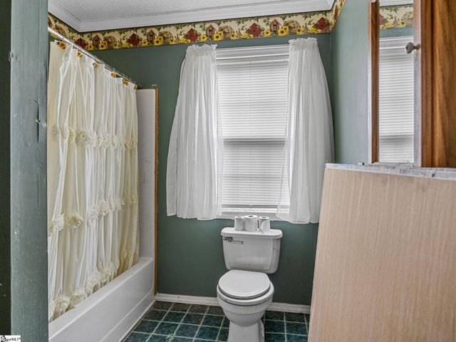 155 Ridings Road, Campobello, SC 29322