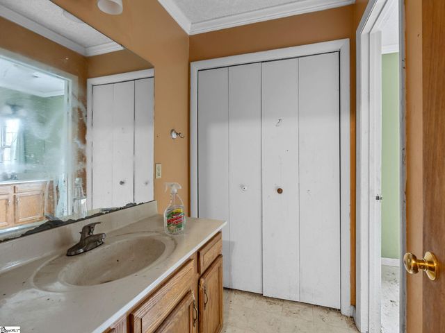 155 Ridings Road, Campobello, SC 29322