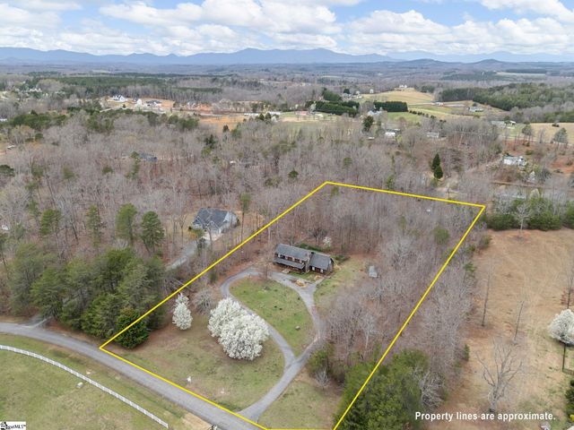 155 Ridings Road, Campobello, SC 29322