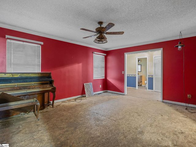 155 Ridings Road, Campobello, SC 29322