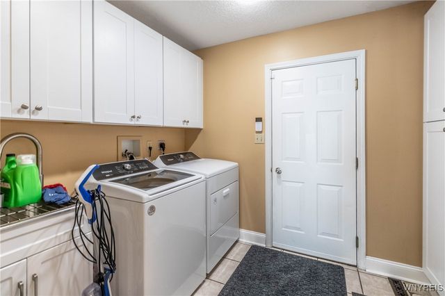 7054 Brian Lane, Wheatfield, NY 14304