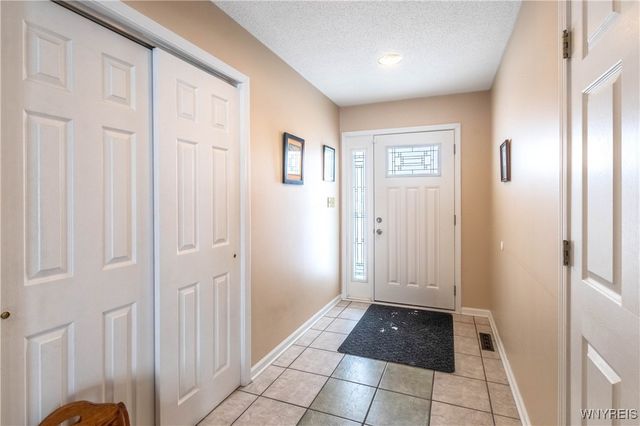 7054 Brian Lane, Wheatfield, NY 14304