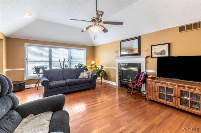 7054 Brian Lane, Wheatfield, NY 14304