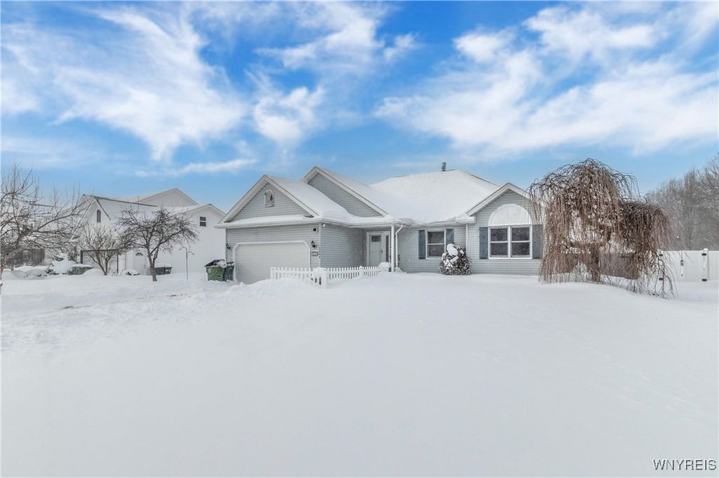 7054 Brian Lane, Wheatfield, NY 14304