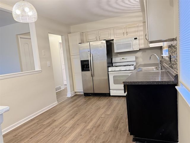 17422 Keppen Avenue, Allen Park, MI 48101