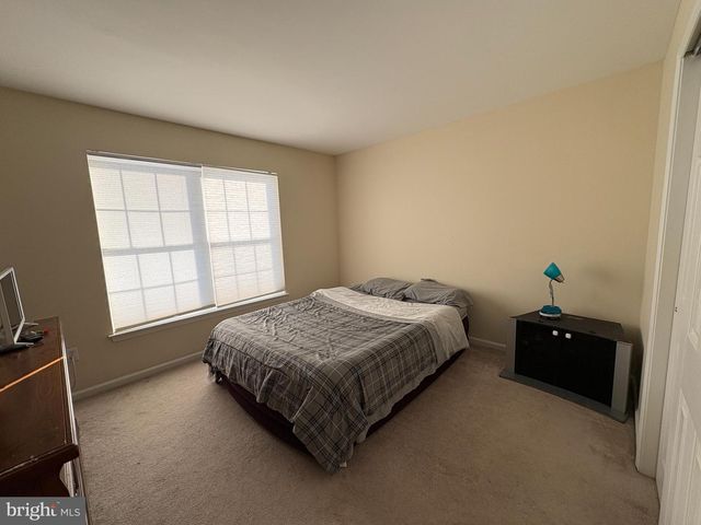 8 CREEKWOOD DR, Bordentown, NJ 08505