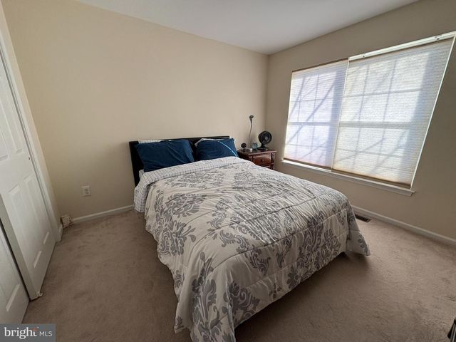 8 CREEKWOOD DR, Bordentown, NJ 08505