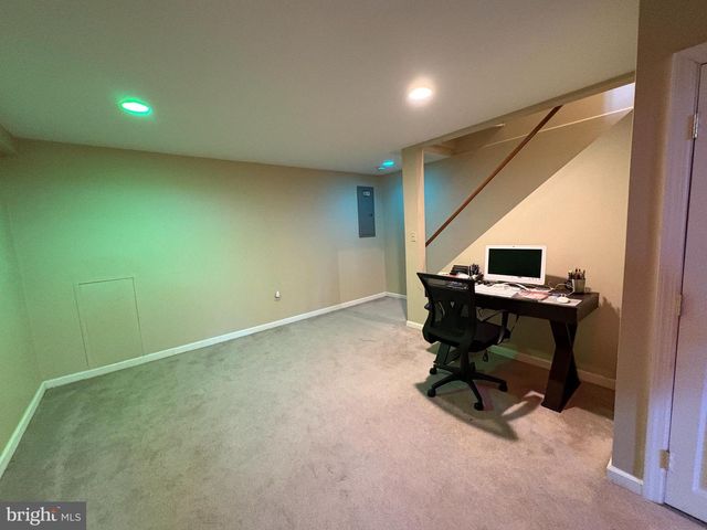 8 CREEKWOOD DR, Bordentown, NJ 08505