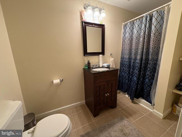 8 CREEKWOOD DR, Bordentown, NJ 08505