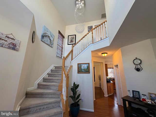 8 CREEKWOOD DR, Bordentown, NJ 08505