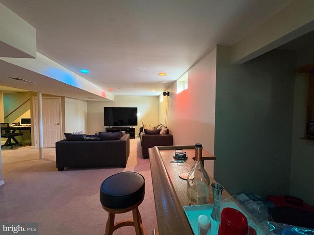 8 CREEKWOOD DR, Bordentown, NJ 08505