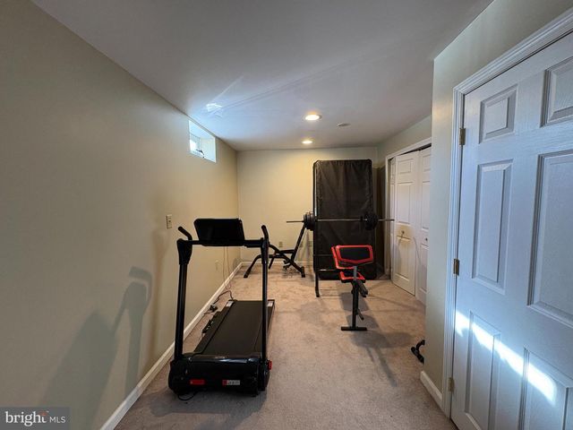 8 CREEKWOOD DR, Bordentown, NJ 08505