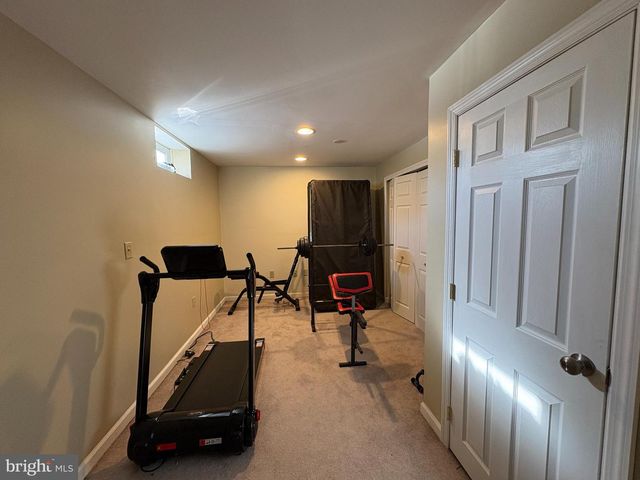 8 CREEKWOOD DR, Bordentown, NJ 08505