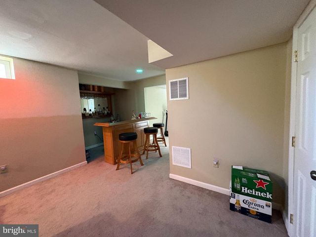 8 CREEKWOOD DR, Bordentown, NJ 08505