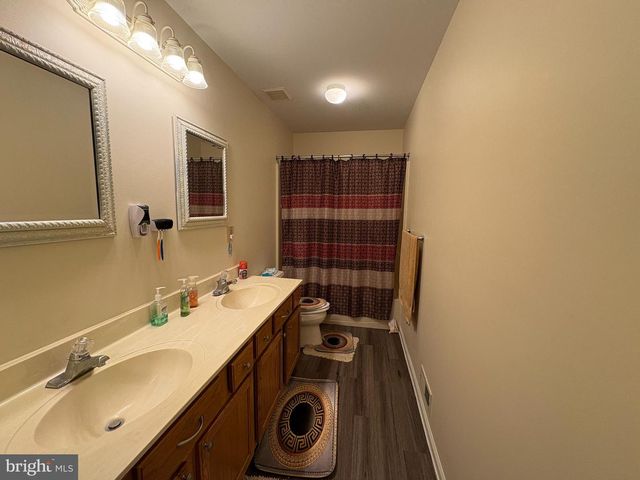 8 CREEKWOOD DR, Bordentown, NJ 08505