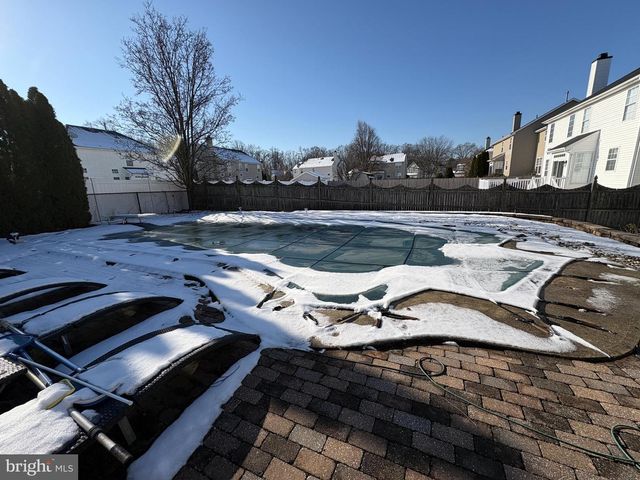 8 CREEKWOOD DR, Bordentown, NJ 08505