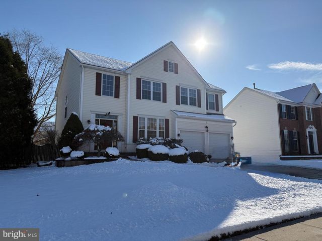 8 CREEKWOOD DR, Bordentown, NJ 08505