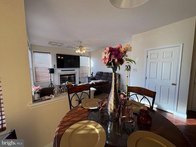 8 CREEKWOOD DR, Bordentown, NJ 08505