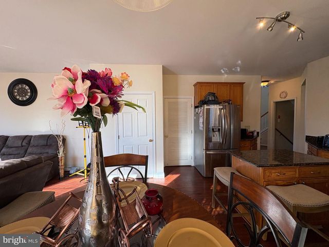 8 CREEKWOOD DR, Bordentown, NJ 08505