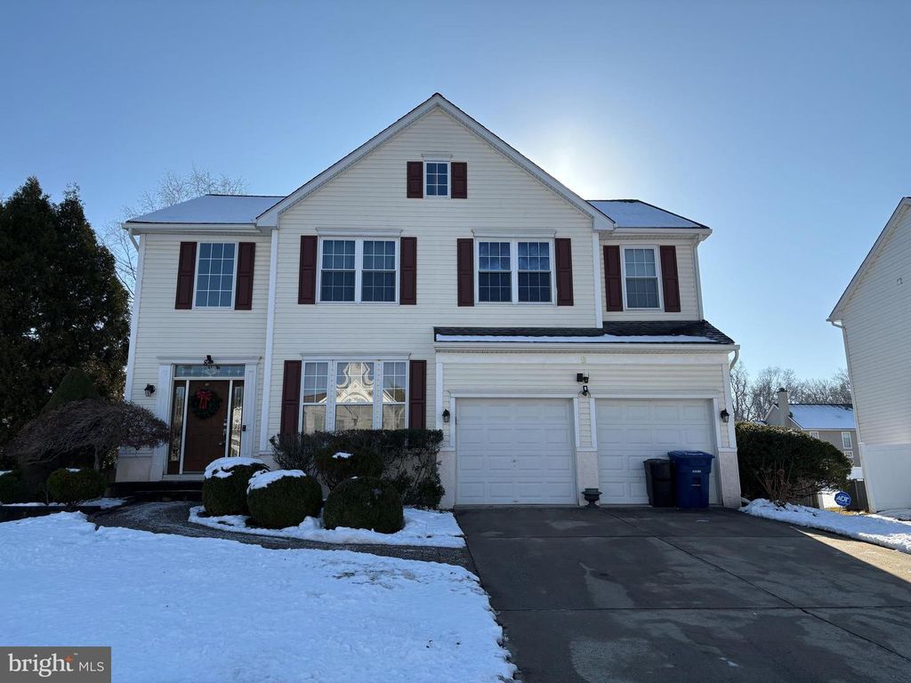 8 CREEKWOOD DR, Bordentown, NJ 08505