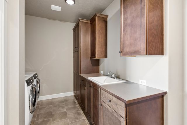 1719 S Incline Dr, Spokane, WA 99016