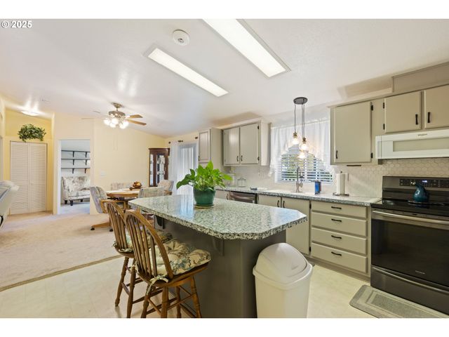 281 HEAVENLY Ct, Sutherlin, OR 97479