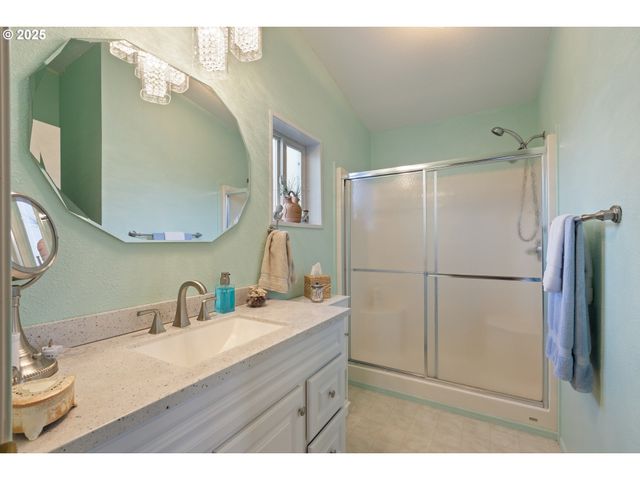 281 HEAVENLY Ct, Sutherlin, OR 97479