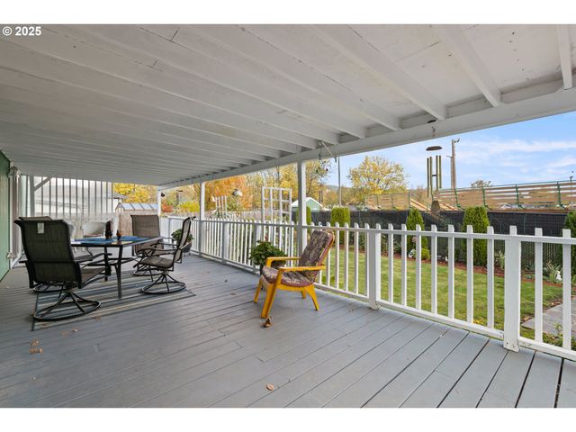 281 HEAVENLY Ct, Sutherlin, OR 97479